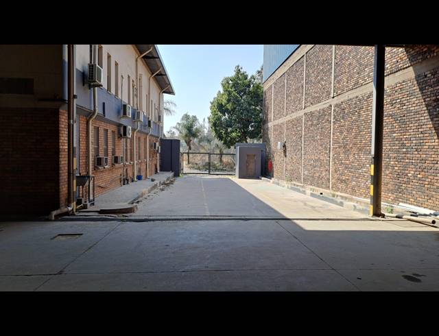 2,875M² INDUSTRIAL YARD FOR SALE IN JAN NIEMAND PARK